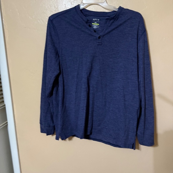 Apt. 9 Men’s Henley -Long Sleeve - Picture 2 of 3